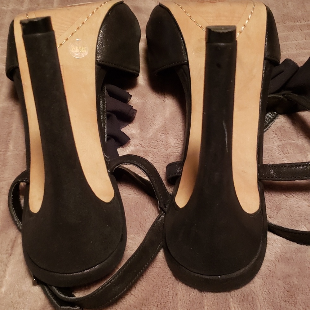 Vince Camuto heels - Picture 3 of 6